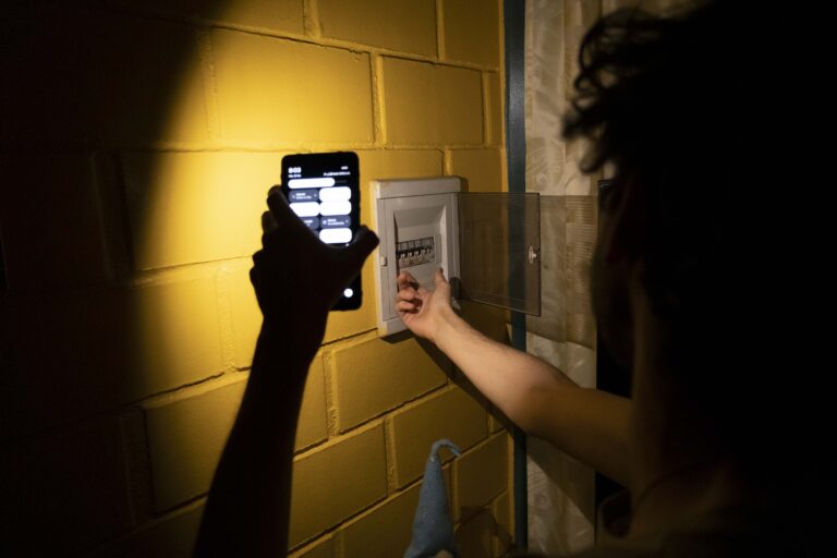 Temporal: 1.141 clientes permanecen sin suministro eléctrico en la región Metropolitana