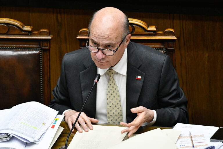 Con votos de Araya y Bianchi: Senado aprueba eximir del pago de contribuciones a adultos mayores