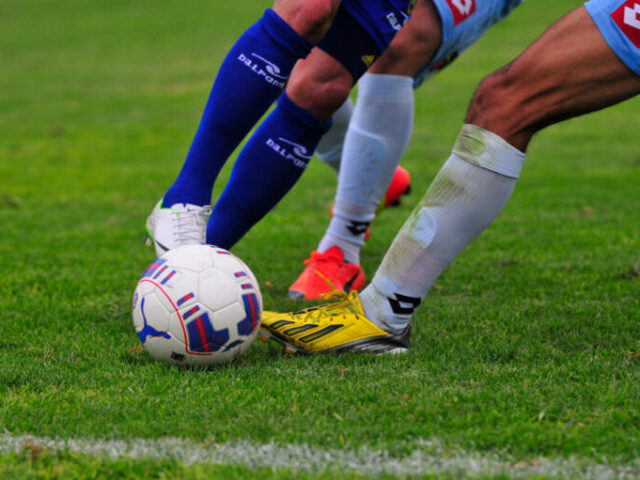 144 futbolistas sin permiso de trabajo en Chile: Migraciones anuncia inicio de proceso sancionatorio contra 36 clubes del fútbol chileno