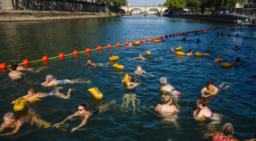 Cómo el río Sena pasó de ser un desastre tóxico al lugar de moda para nadar en París