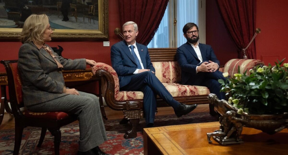 El “déjà vu” de Boric, el activo rol de la primera dama y una visita guiada con un historiador: lo que dejó el encuentro entre Kast y los expresidentes