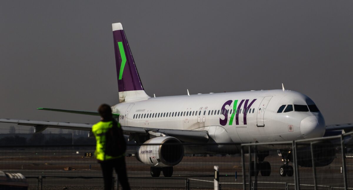 Vuelo de SKY no pudo aterrizar en Concepción por fuertes ráfagas de viento: pasajeros registraron momentos de tensión en el avión
