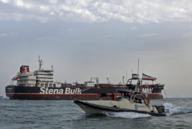 Precios del petróleo suben más de 2% tras amenaza de Trump sobre una “operación económica aplastante” contra Irán
