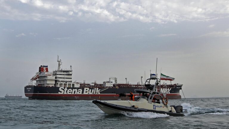 Precios del petróleo suben más de 2% tras amenaza de Trump sobre una “operación económica aplastante” contra Irán