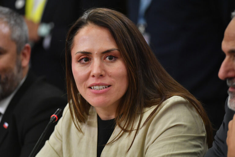 Ministra Duco se defiende de acusaciones por uso de vehículo institucional: “No ha habido ningún mal uso de los recursos fiscales”