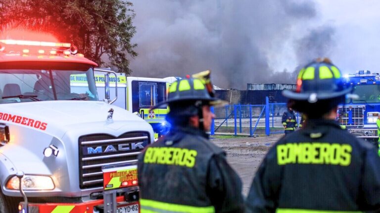 Incendio en la ex penitenciaría: Bomberos combaten siniestro en sector de lavandería del recinto carcelario