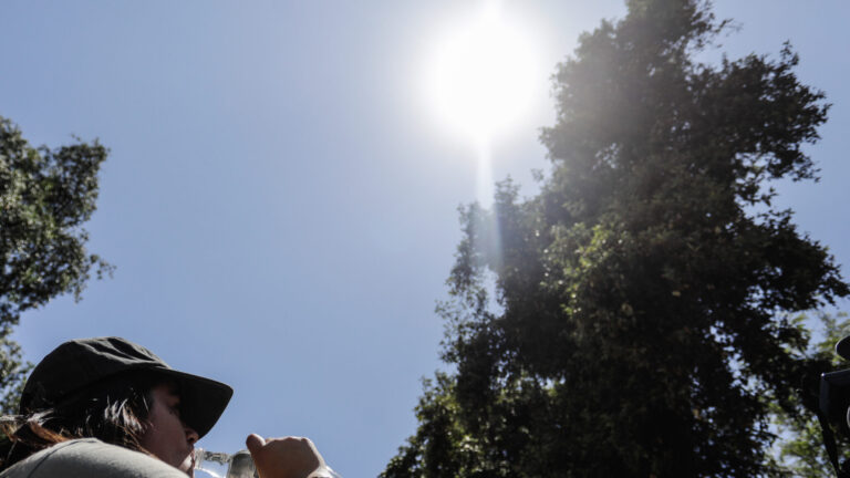 Meteorología emite aviso por altas temperaturas en zonas de Atacama: Máximas podrían llegar a 34° C