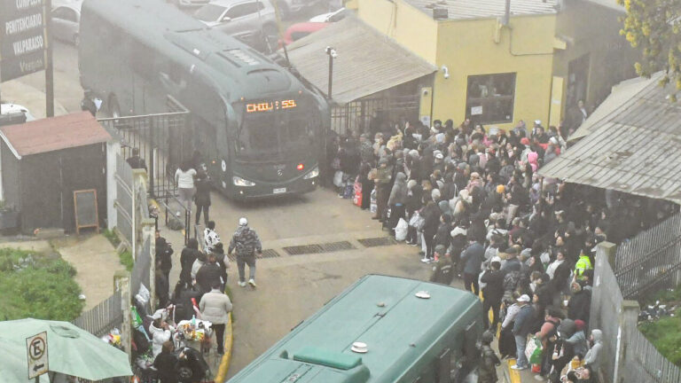 Concretan nuevo traslado de presos a cárcel de Talca: 198 internos fueron llevados desde el Complejo Penitenciario de Valparaíso