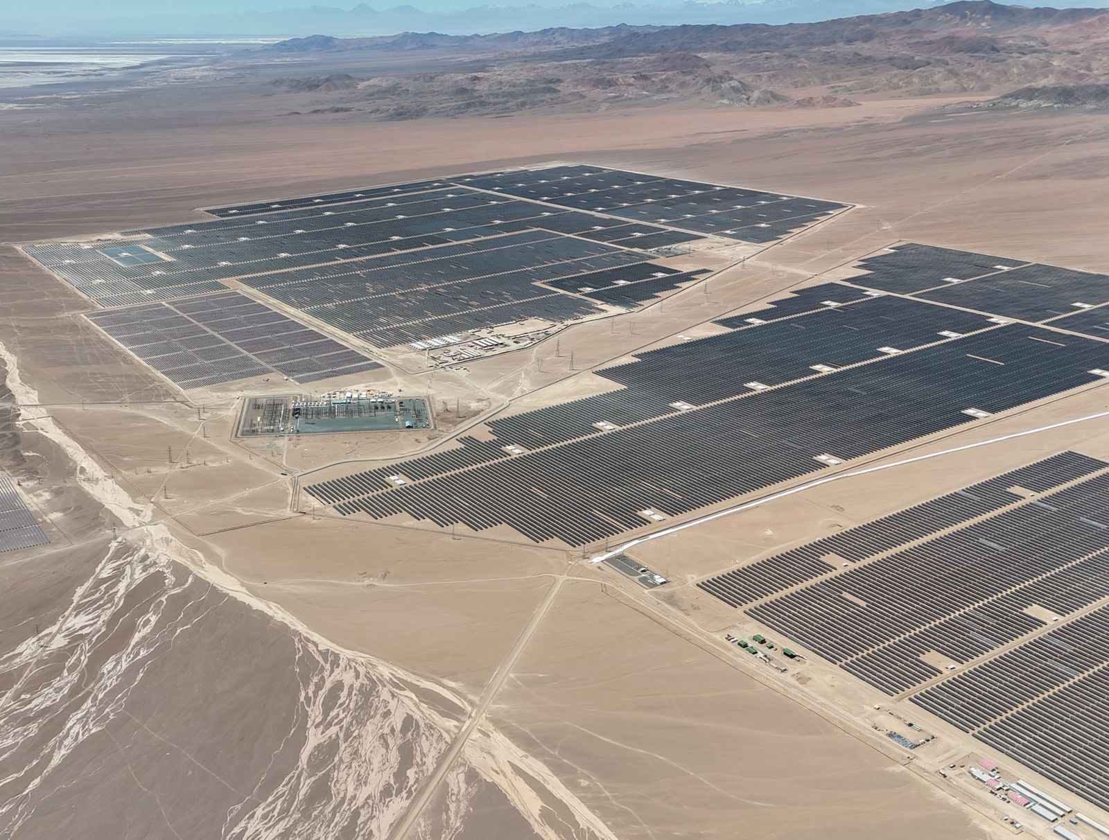 AES Andes inaugura Hub Andes Solar, con capacidad de energía renovable equivalente al consumo anual de 800 mil hogares