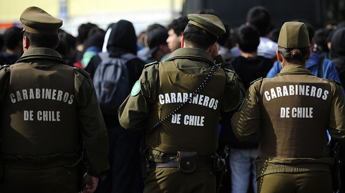 Metro cerró estación Chile-España de Línea 3 tras millonario robo a sucursal bancaria en Ñuñoa: Hay un detenido