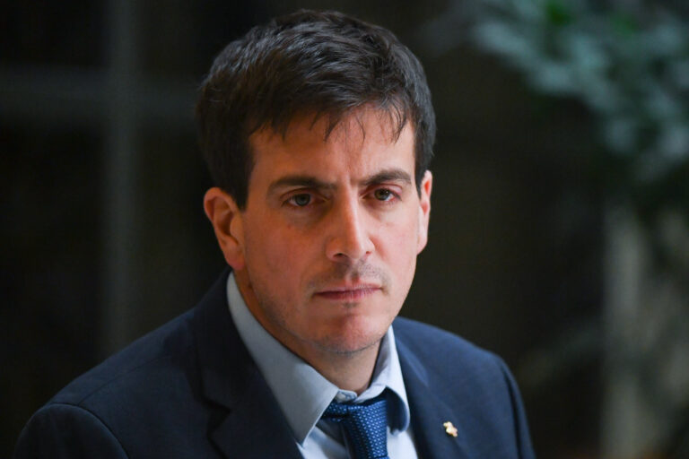 “Tolerancia cero al octubrismo”: Schalper emplaza a partidos tras violencia en marcha de la Confech