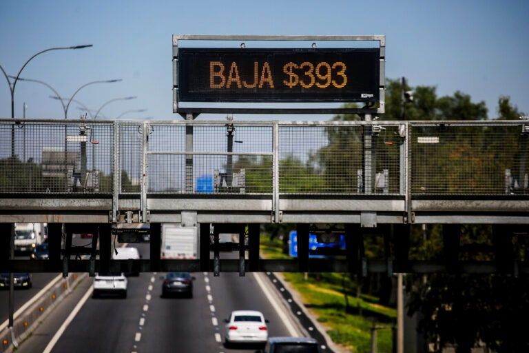 Gobierno analiza extender rebaja de peajes a otras autopistas: De Grange confirma conversaciones con concesionarias
