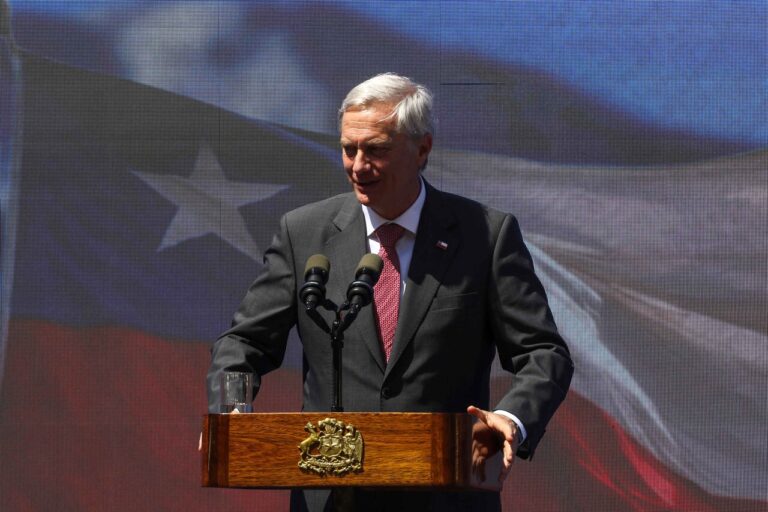 Presidente Kast instruye expulsar a extranjeros detenidos en marcha del 18-O: “No vamos a permitir que vengan a delinquir a Chile”